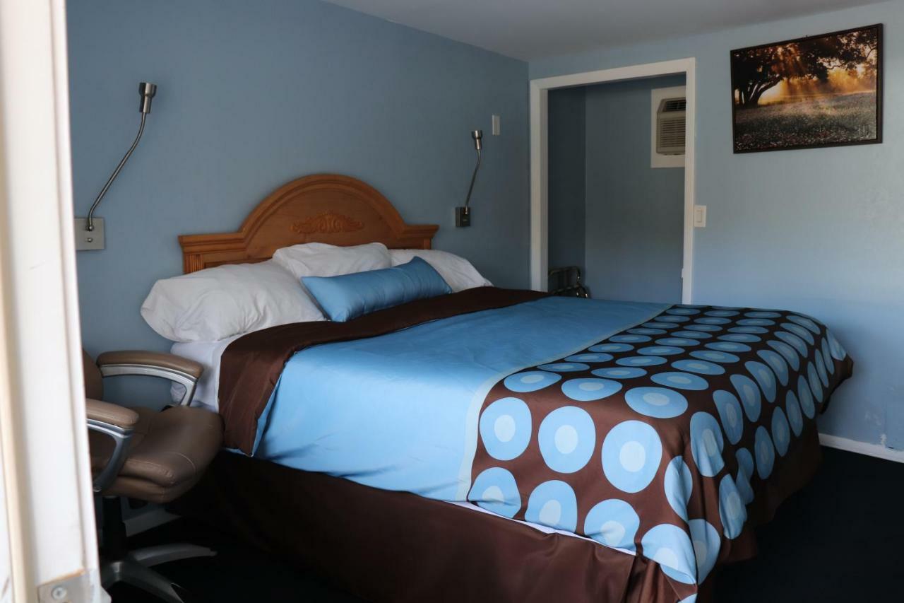 Hitching Post Country Motel Cornwall Экстерьер фото