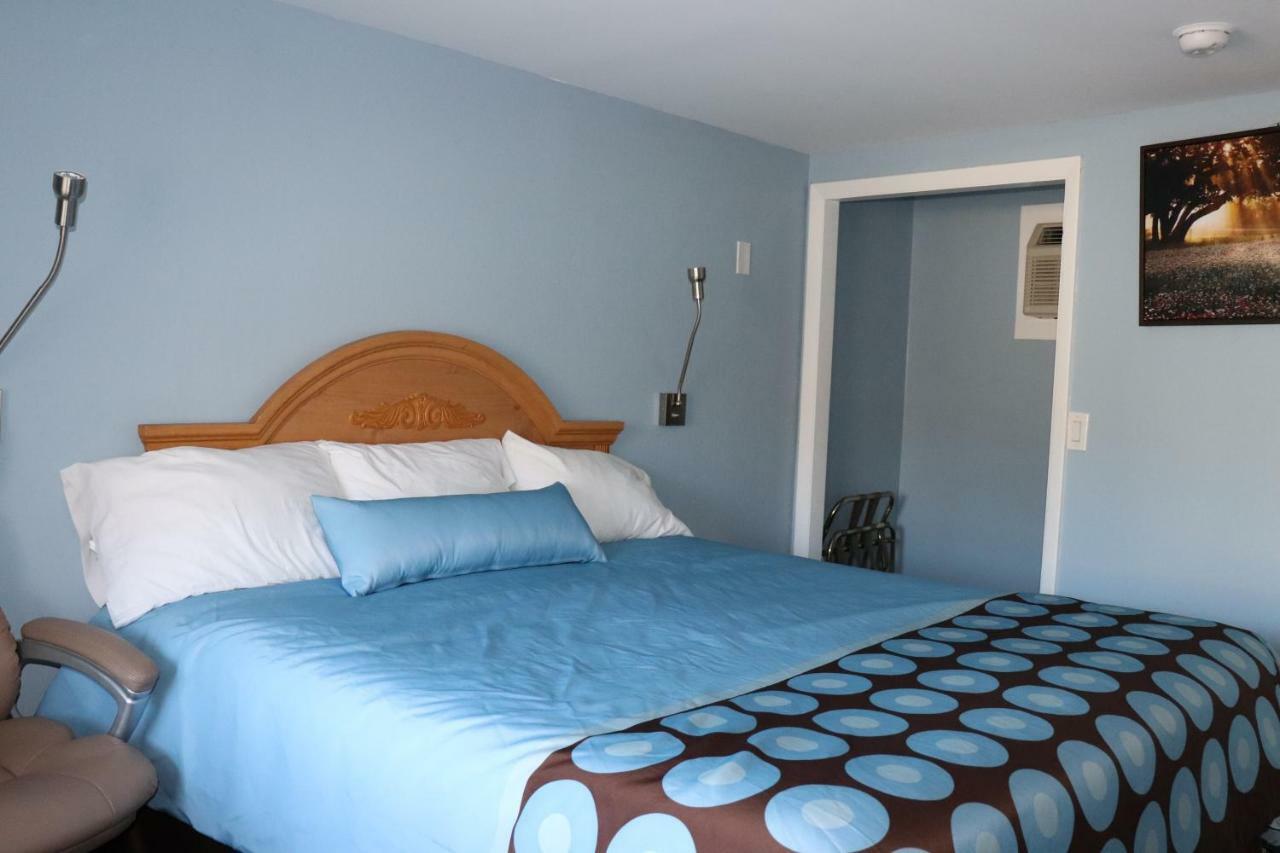 Hitching Post Country Motel Cornwall Экстерьер фото
