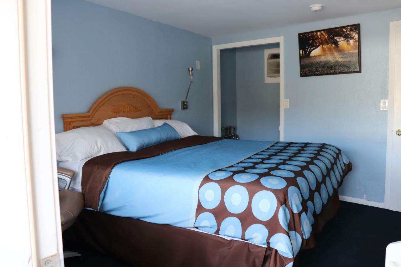 Hitching Post Country Motel Cornwall Экстерьер фото