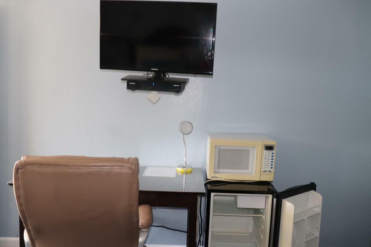 Hitching Post Country Motel Cornwall Экстерьер фото