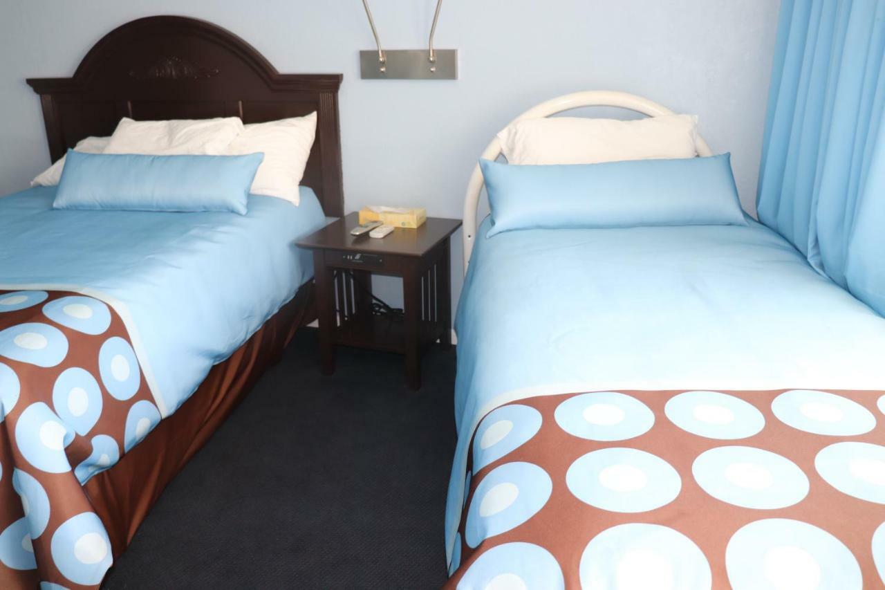 Hitching Post Country Motel Cornwall Экстерьер фото