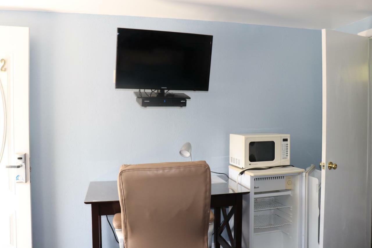 Hitching Post Country Motel Cornwall Экстерьер фото